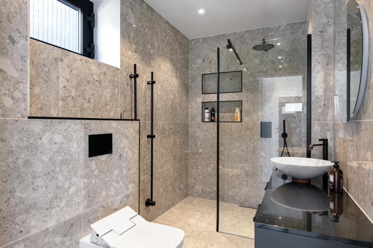 Stylish And Spacious Family Home ストックホルム エクステリア 写真