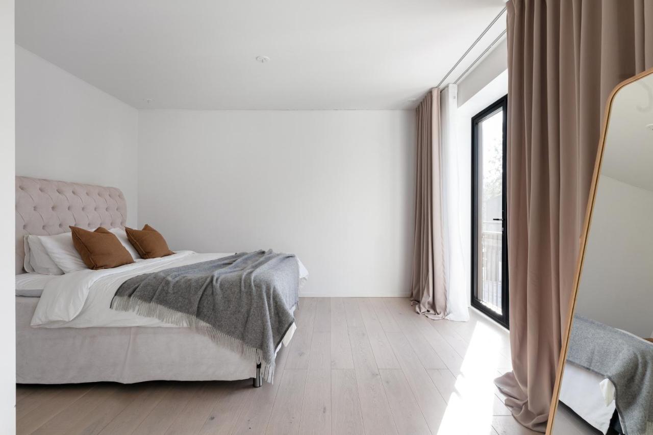 Stylish And Spacious Family Home ストックホルム エクステリア 写真